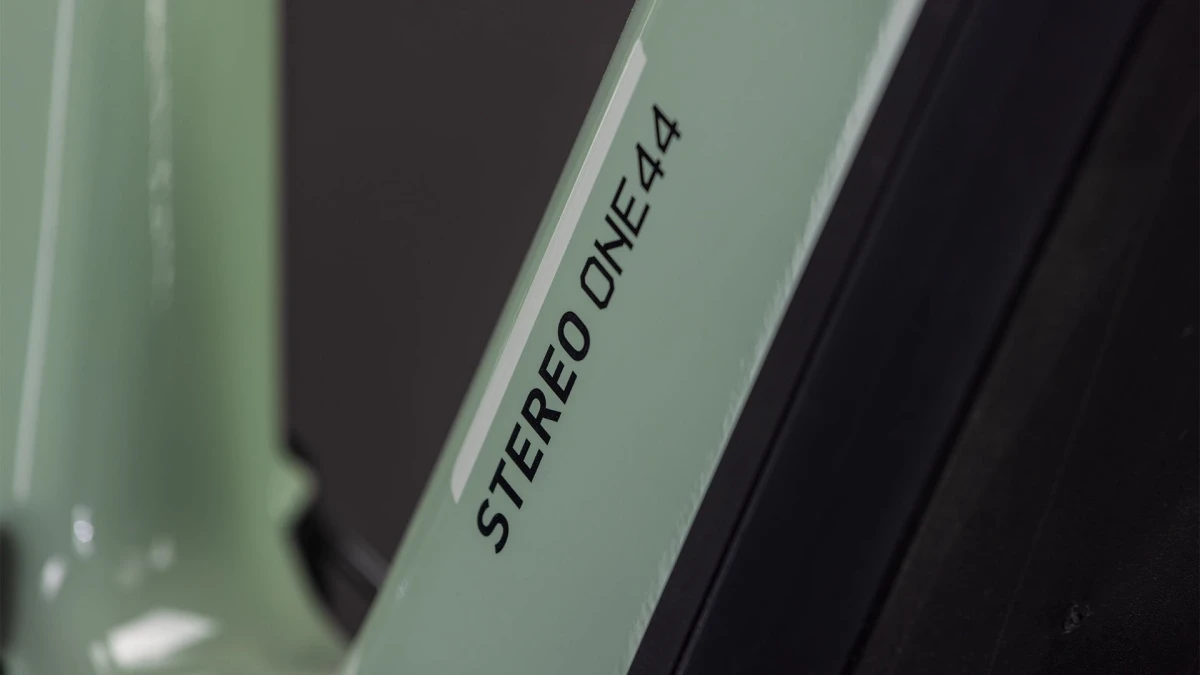 Rower-Cube-Stereo-Hybrid-ONE44-HPC-Race-800-driedherbsnblack-2026-p6.jpg